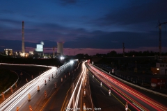 01.05.2021, Herne, Herne am Abend. Bild: Blick auf die Autobahn A43 und der Steag-Kraftwerk am Abend der 1. Mai 2021. - Foto: Björn Koch