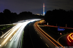 Die Autobahn A42 bei Nacht