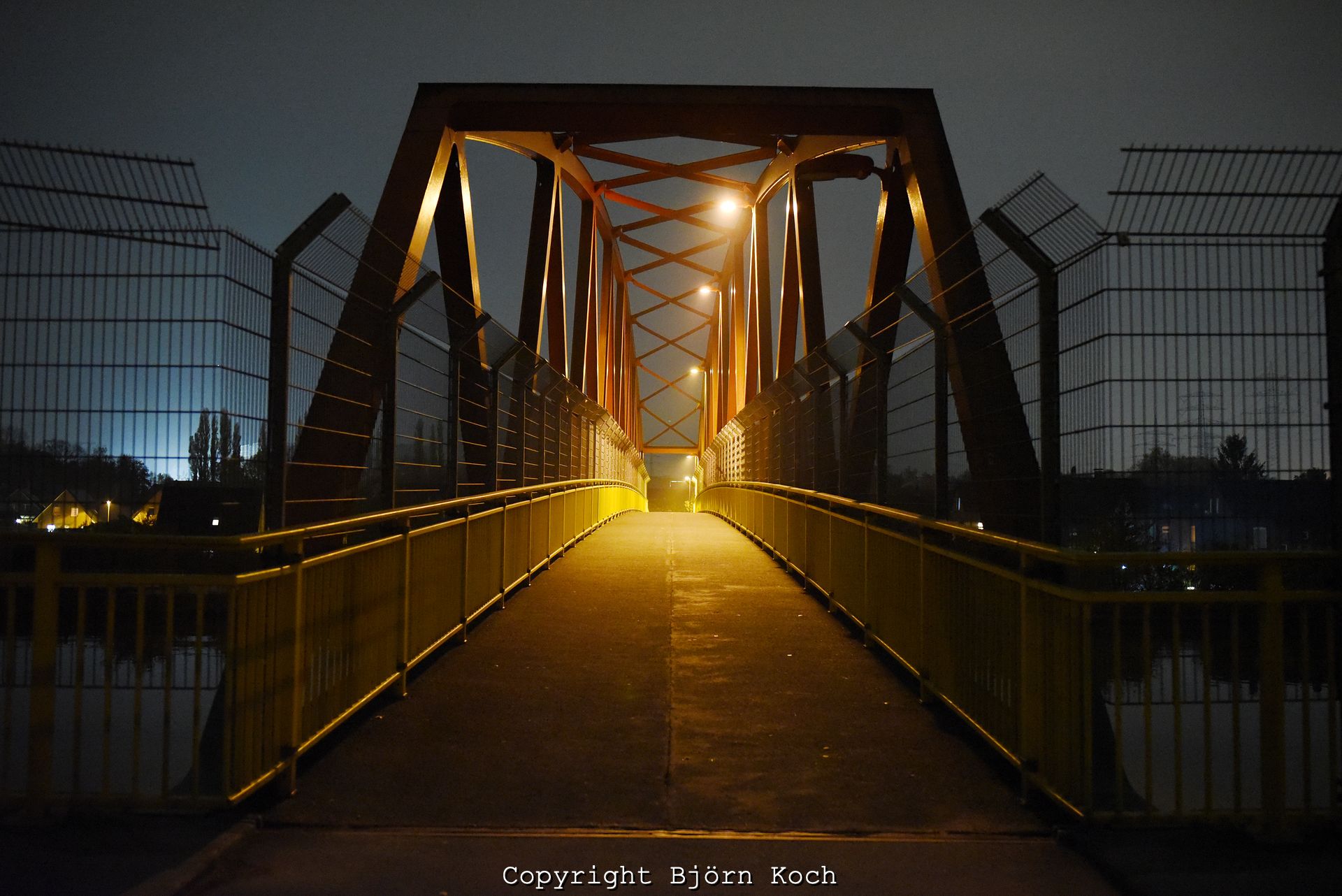 15.11.2019, Herne, Papageienbrücke am Abend. Bild: Die Papageienbrücke über den Rhein-Herne-Kanal am Abend des 15. November 2019 - Foto: Björn Koch
